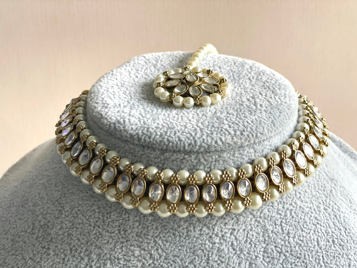 Shimmering Gold Sada Choker Set for Special Occasions