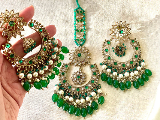 A Pretty Jhumka Set