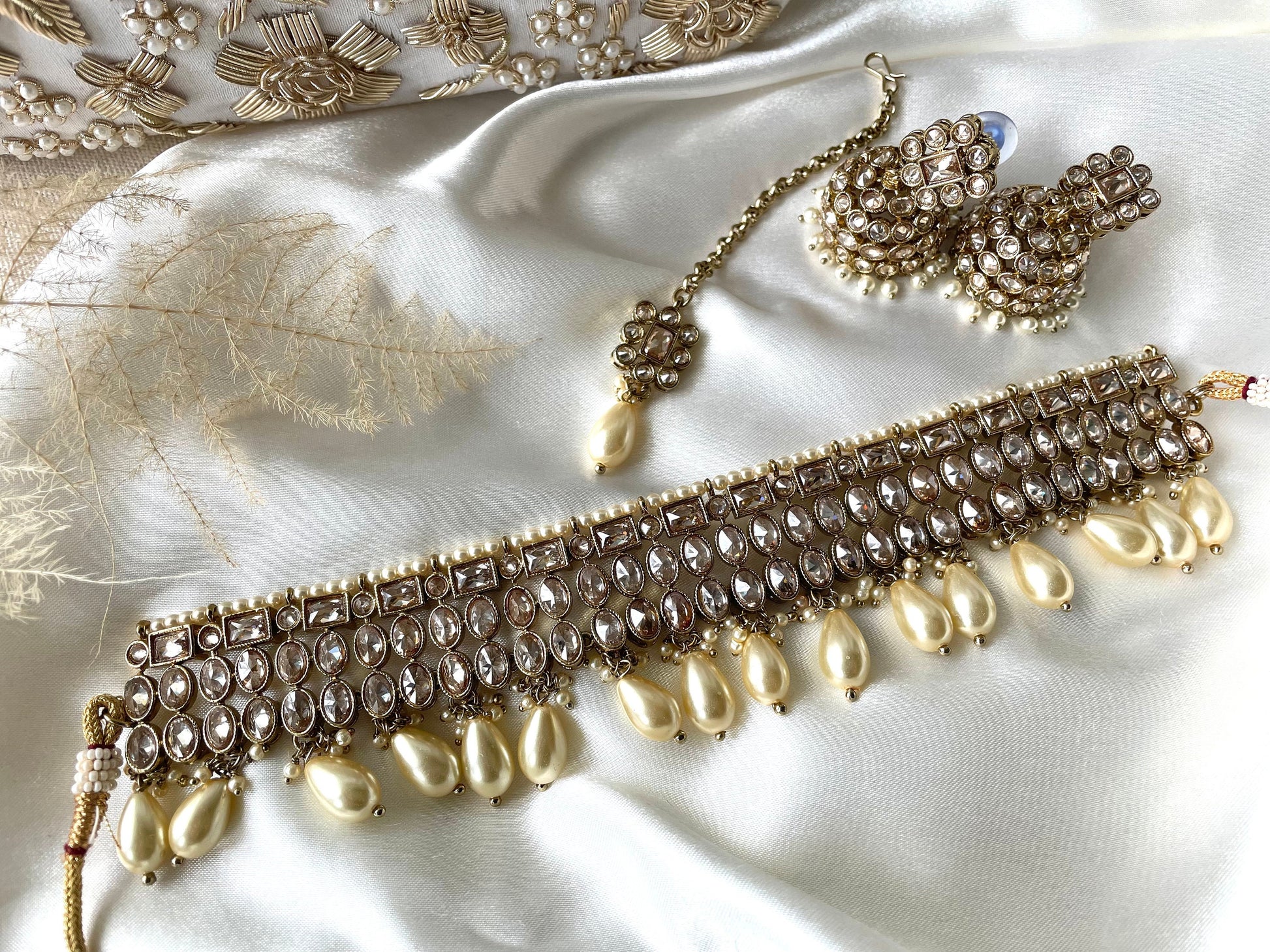 an elegant polki necklace set