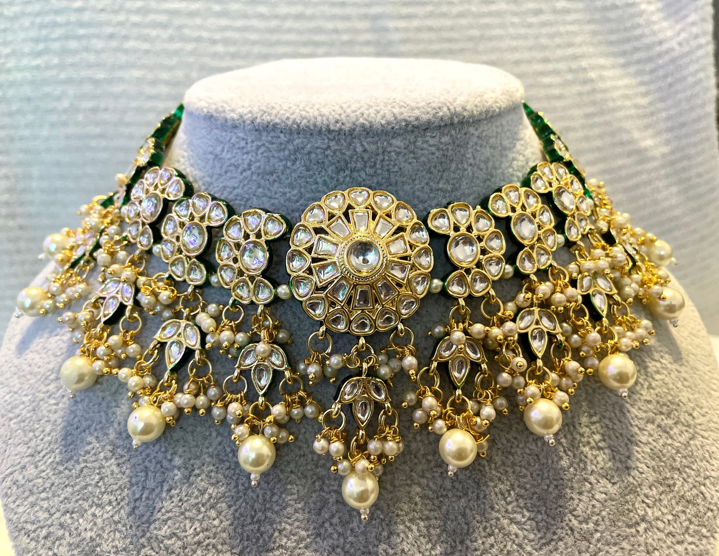 Gold Kundan set with earrings