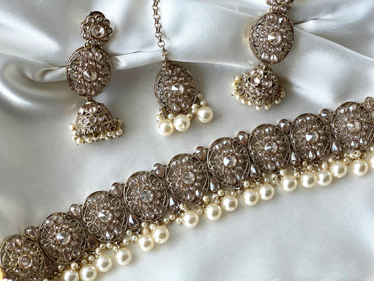Gold and Pearl Choker