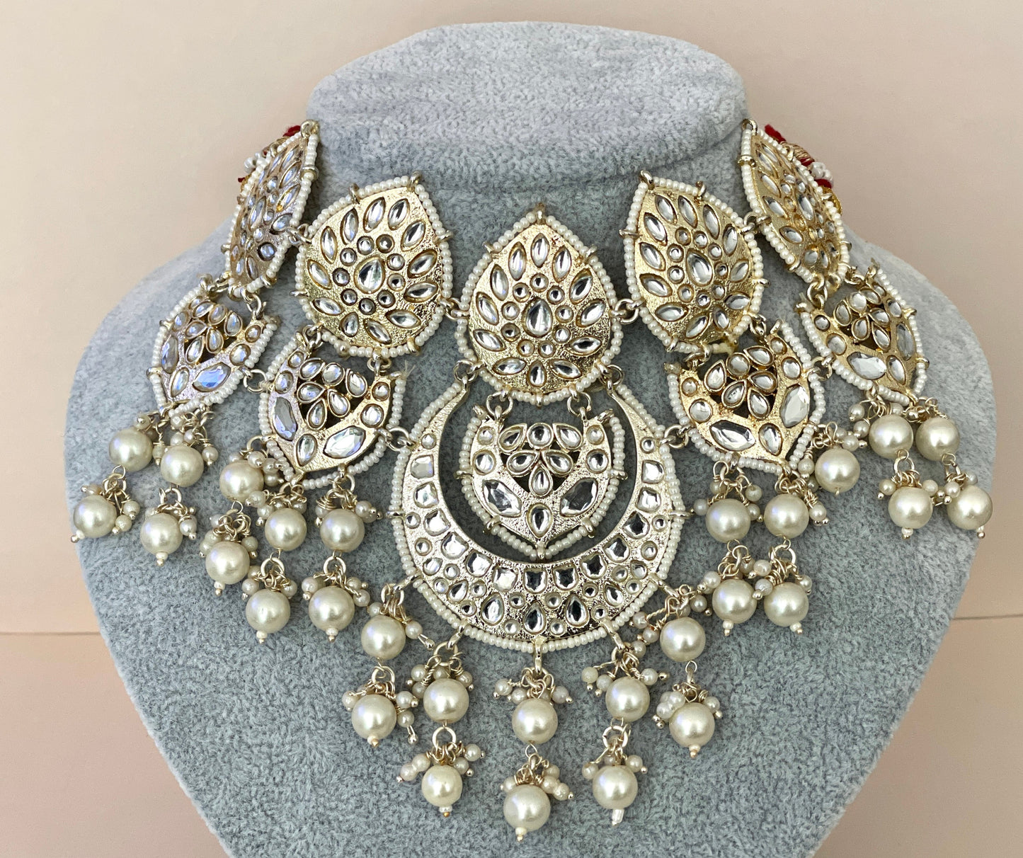 Elegant Kundan Jewelry Set in Gold