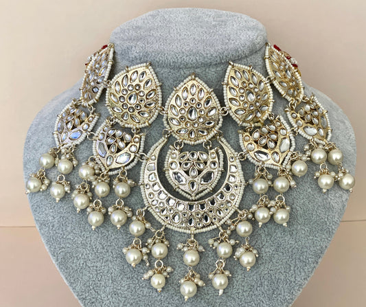 Elegant Kundan Jewelry Set in Gold