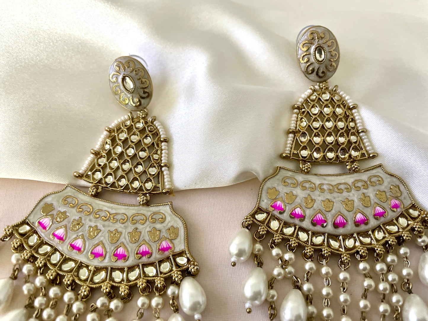 Elegant white pink earrings