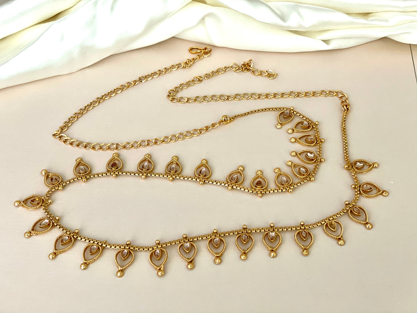 Elegant gold waist accessory for women